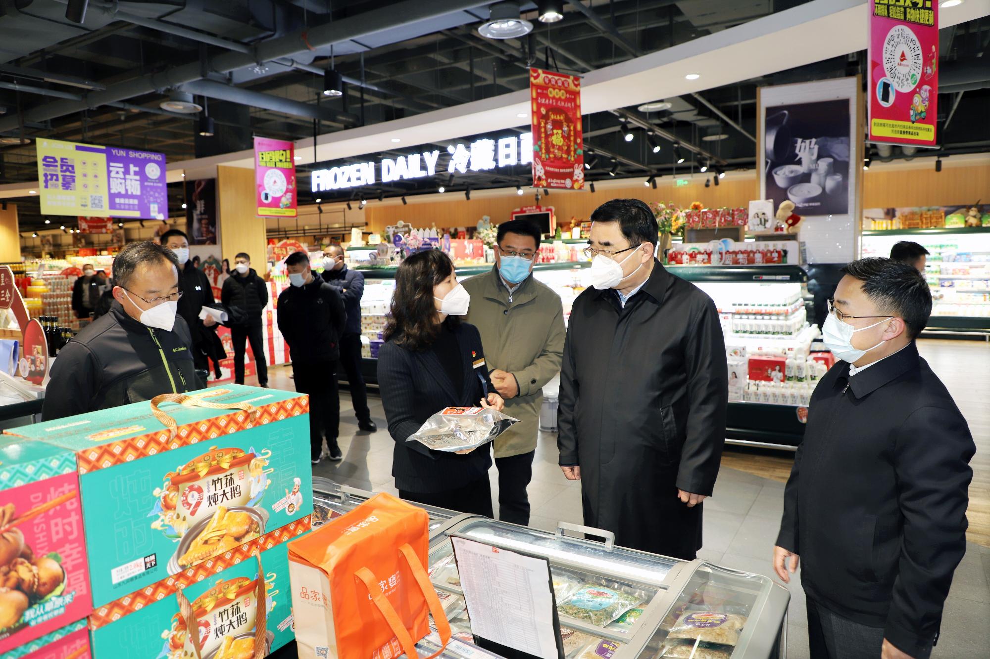 省國(guó)資委黨委書記、主任滿慎剛到魯商集團(tuán)銀座濟(jì)南玉函店調(diào)研