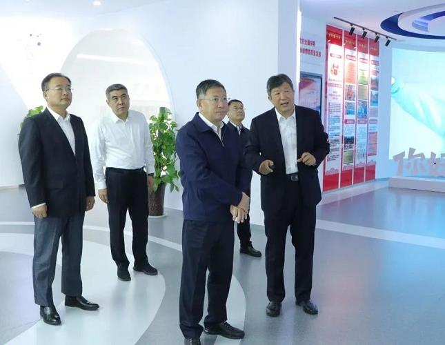 周立偉調(diào)研魯商集團(tuán)強(qiáng)調(diào)：聚焦“理念、機(jī)制、模式、業(yè)態(tài)、技術(shù)”五個(gè)創(chuàng)新，擦亮國(guó)有商業(yè)企業(yè)“金字招牌”